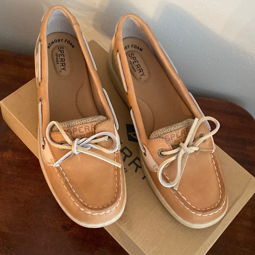 Women’s Sperry boat shoes.